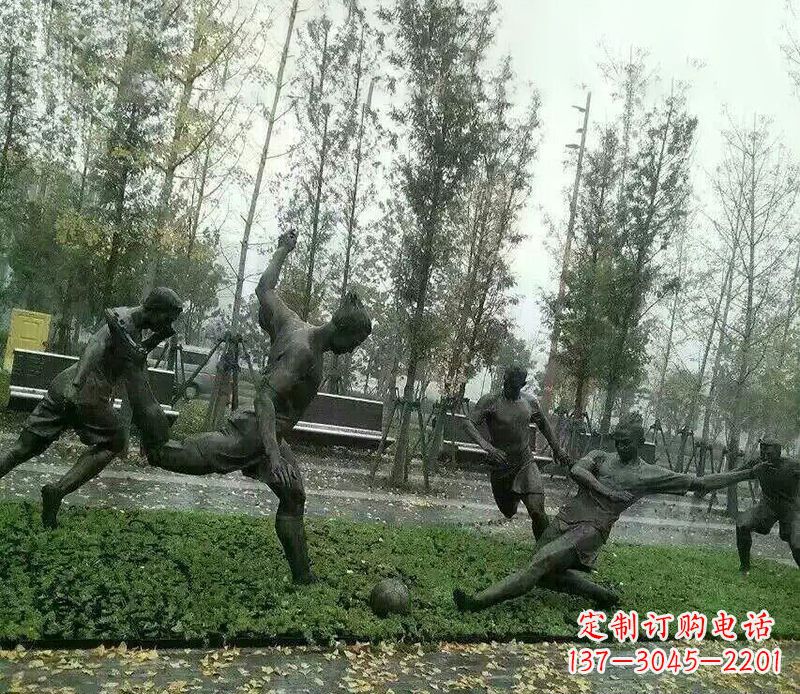 大同踢足球公园运动人物铜雕