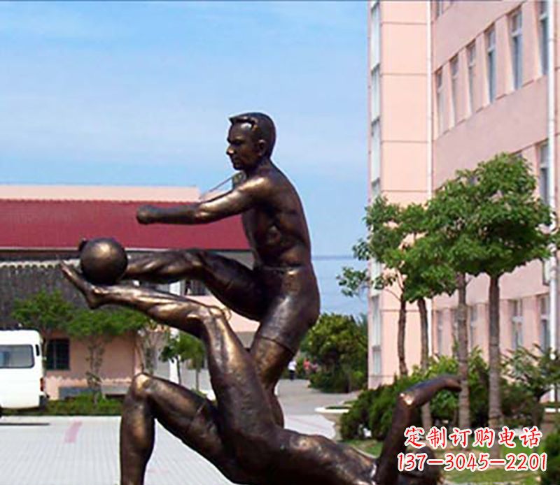 大同踢足球人物广场小品铜雕