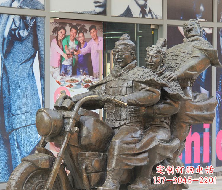 大同铜雕步行街骑摩托人物雕塑
