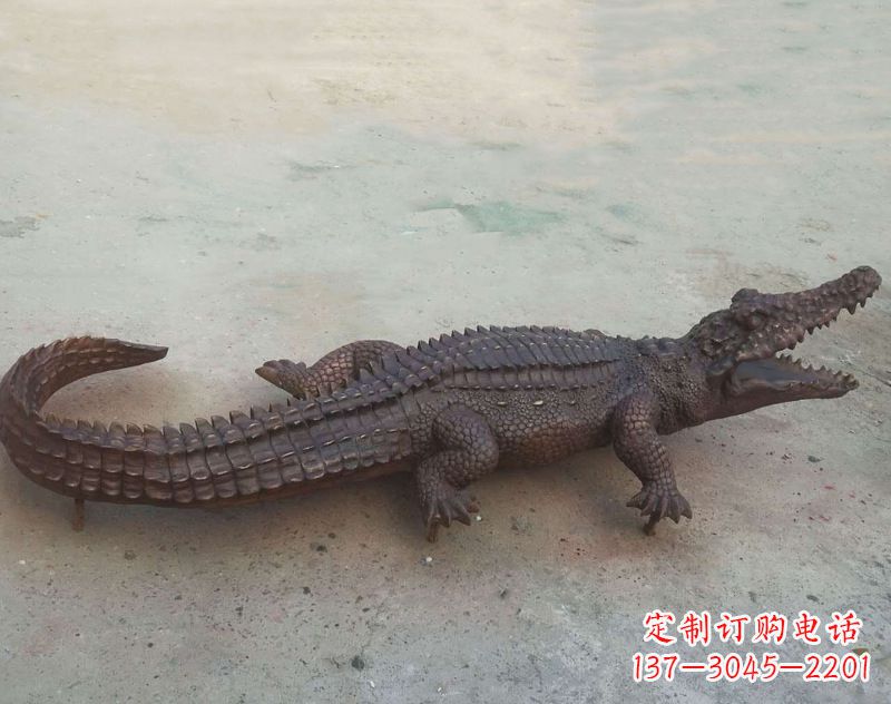 大同铜雕鳄鱼,铸铜园林仿真动物雕塑