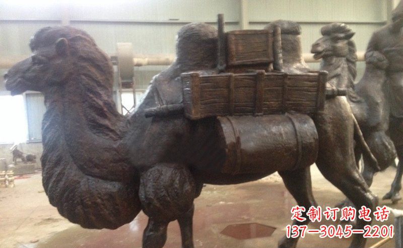 大同驮着东西的骆驼公园动物铜雕