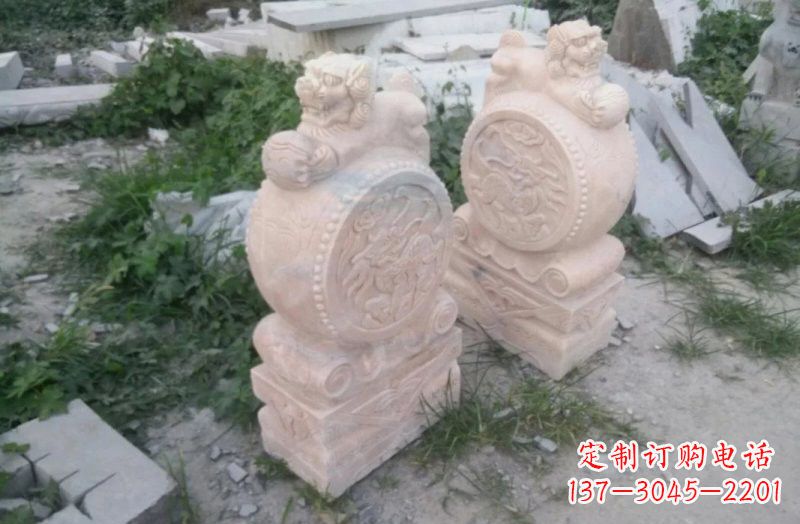 大同晚霞红狮子门墩石雕