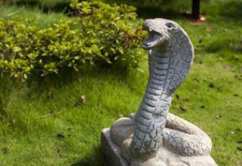 大同石雕眼镜蛇公园动物雕塑