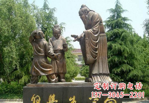 大同向学生学习的孔子铜雕