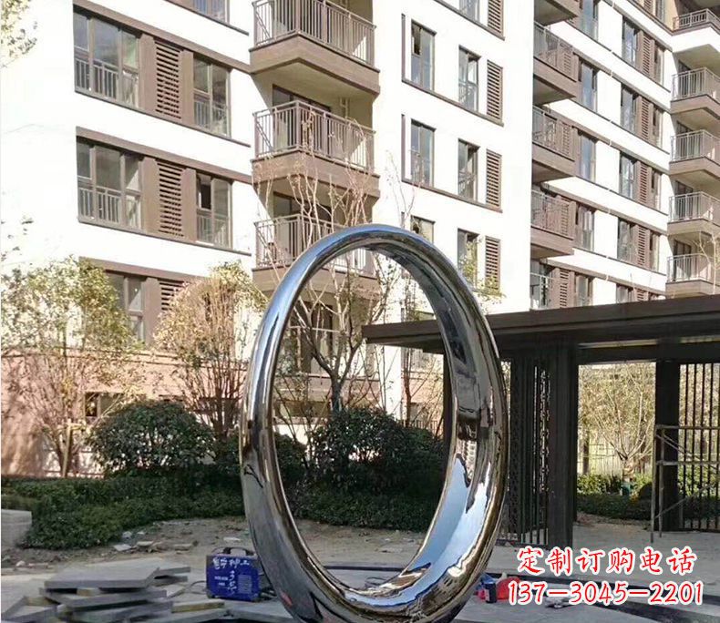大同小区不锈钢镜面圆环雕塑