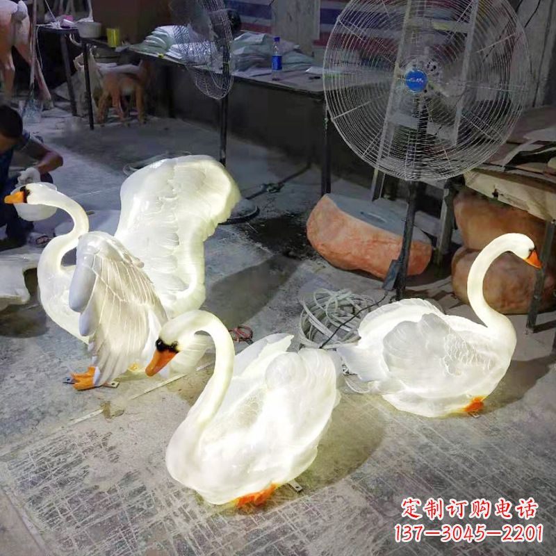 大同小区园林草坪发光天鹅景观雕塑摆件