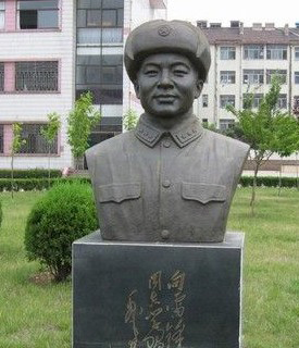 大同校园雷锋铜像