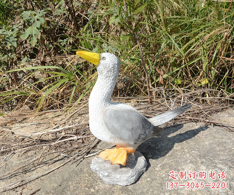 大同学校雕塑和平鸽