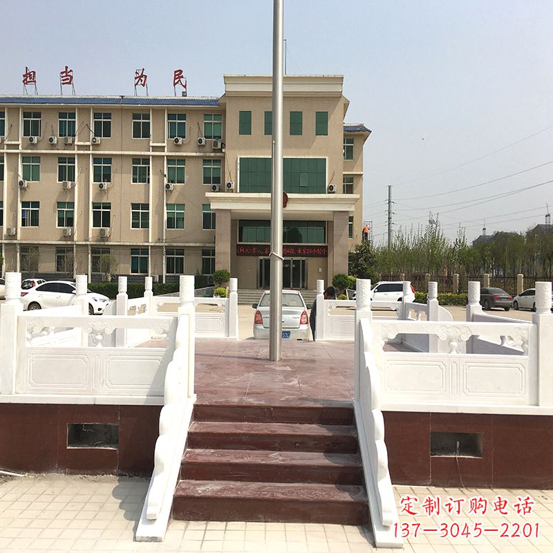 大同学校广场石雕升旗台