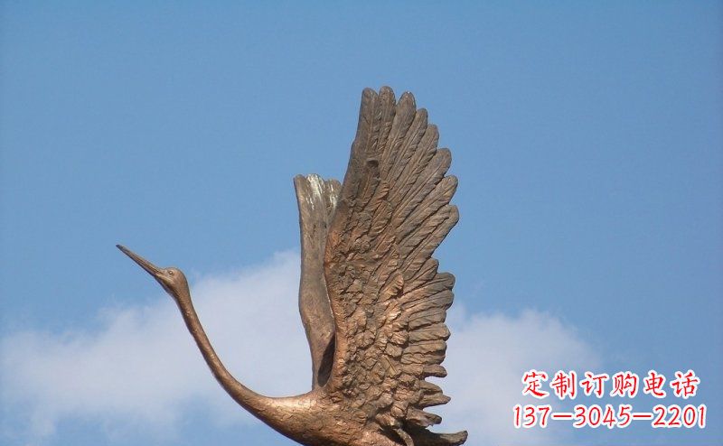 大同展翅高飞的仙鹤动物铜雕