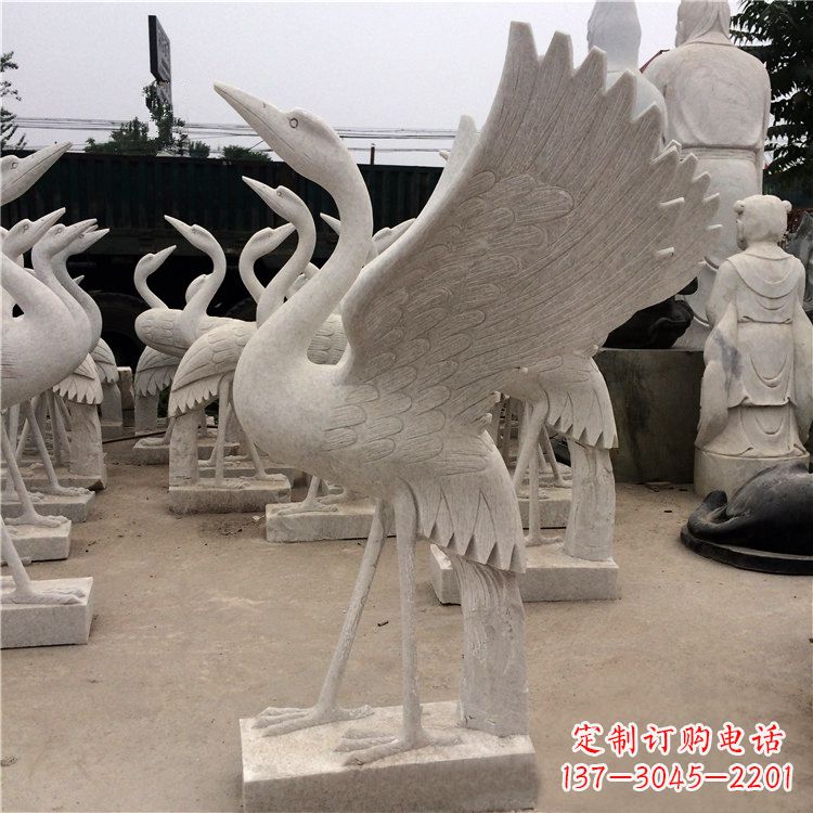大同展翅欲飞的仙鹤石雕