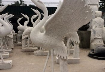 大同展翅欲飞的仙鹤石雕
