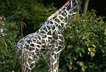 大同长颈鹿雕塑-户外草坪大型不锈钢镂空长颈鹿雕塑